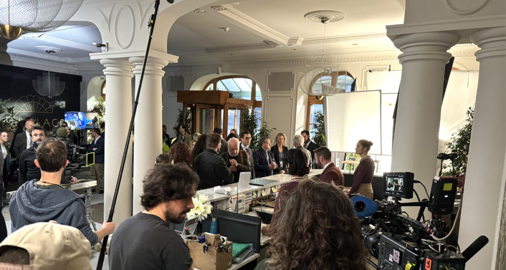 Sur le tournage de PHOENIX au Palace De Menthon — Menthon-Saint-Bernard (74) © Les Films du Cygne - Storia Télévision